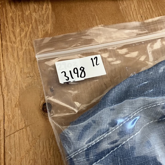 Tommy Bahama Shirt Size Large 100% Linen Button Pocket Relax Island Beach - Picture 11 of 11